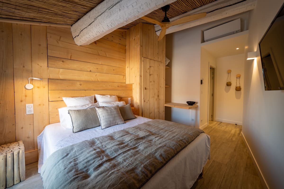 Romantische kamer (Canigou) | 1 slaapkamer, verduisterende gordijnen, gratis wifi, beddengoed