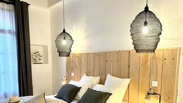 1 bedroom, blackout drapes, free WiFi, bed sheets