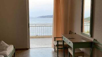 Fer et planche Ă repasser, Wi-Fi gratuit, draps fournis