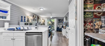 Charming 2 Bed 2 Bath True Blue Pawleys Island Golf, 4 Pools Beach 5 min drive!