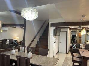 Dining - Best location! Beautiful 3 story Townhouse (Nassau)