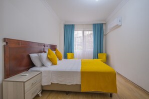City Apartment | 2 bedrooms, in-room safe, iron/ironing board, travel cot