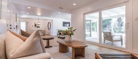 TV, fireplace, offices