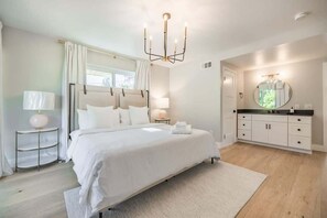 5 bedrooms, desk, iron/ironing board, free WiFi