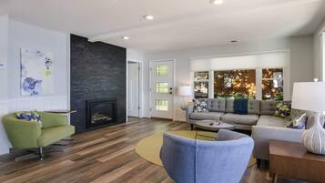 TV, fireplace, offices
