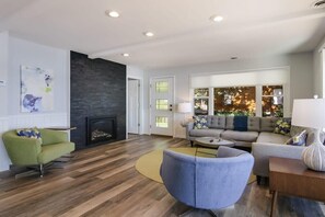 TV, fireplace, offices