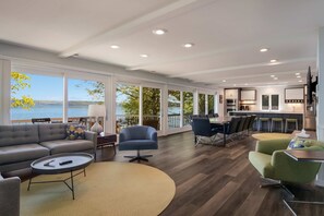 TV, caminetto, studio