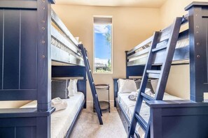 9 bedrooms, desk, iron/ironing board, WiFi