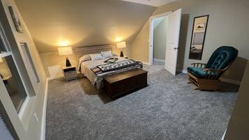 6 bedrooms, desk, iron/ironing board, free WiFi