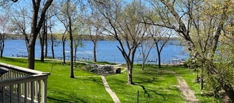 Beautiful newly remodeled Lake Le Homme Dieu getaway