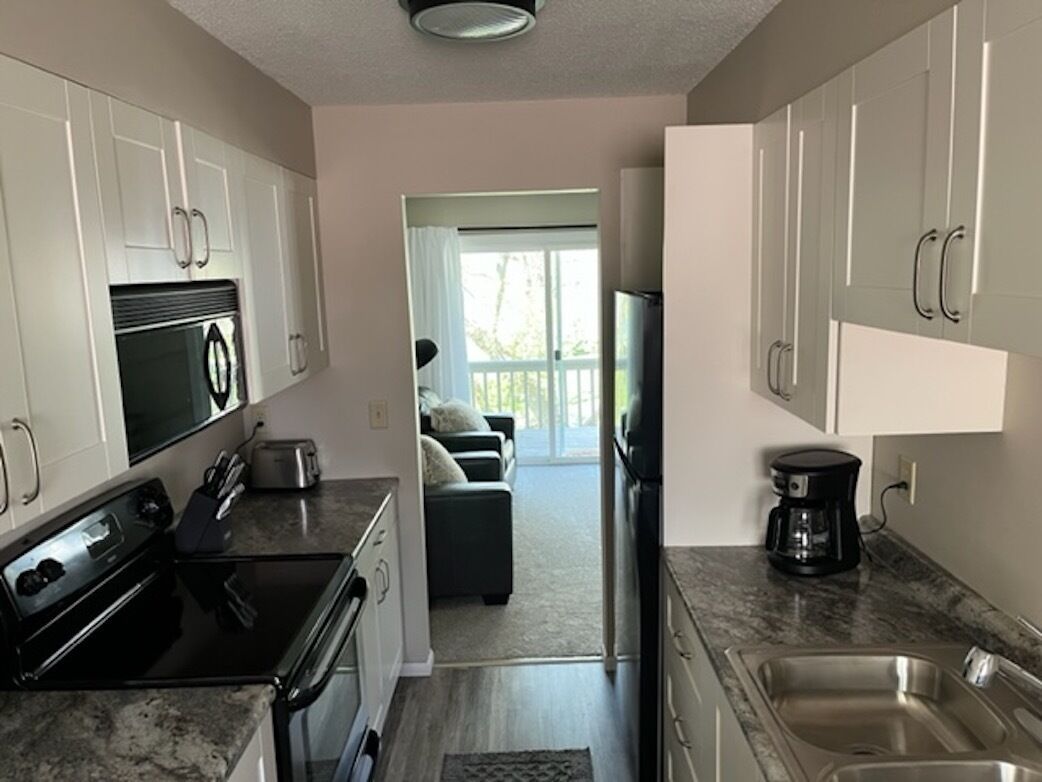 Micro-ondes, four, lave-vaisselle, cafetière/bouilloire