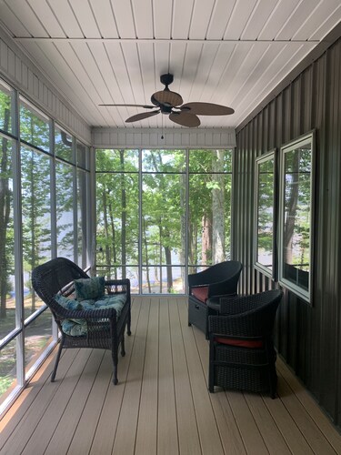 Lake Front Cottage with private sandy beach