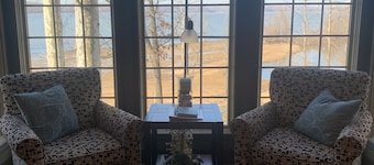 Lake Front Cottage with private sandy beach