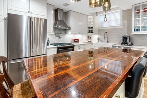 冰箱、微波炉、烤箱、炉灶