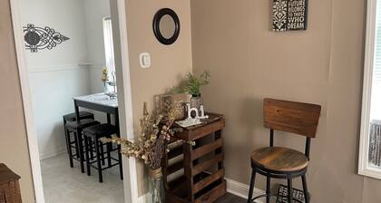 Everything you need! - 1 BR 1 BA WIFI SMART TV QN Bed Coffee