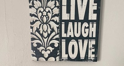 Everything you need! - 1 BR 1 BA WIFI SMART TV QN Bed Coffee