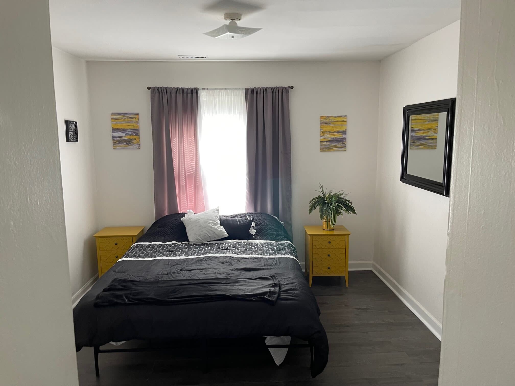 1 habitación, tabla de planchar con plancha, wifi y ropa de cama 