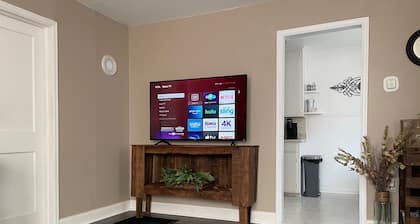Everything you need! - 1 BR 1 BA WIFI SMART TV QN Bed Coffee