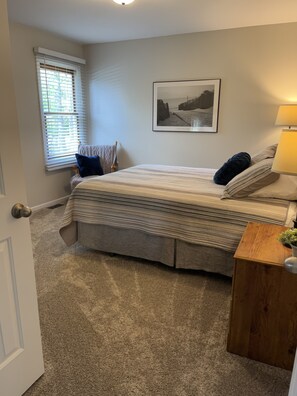 3 slaapkamers, een strijkplank/strijkijzer, gratis wifi, beddengoed