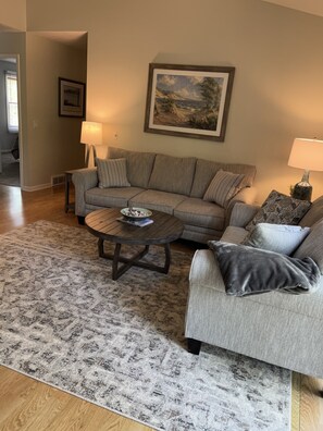 Smart TV - Three Bedroom, Newly Remodeled Home, Just Two Blocks From Downtown Glen Arbor... (Glen Arbor)