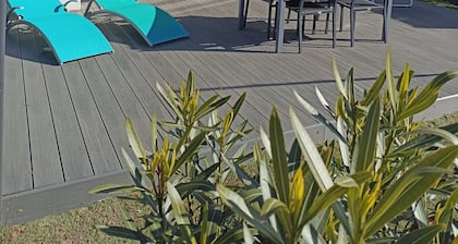 New single-storey house, small sea view