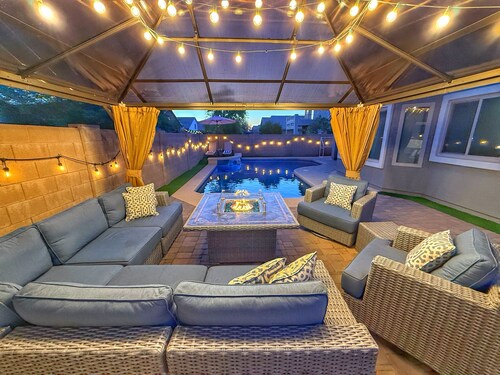 Pool & EV Charger @ Family Friendly comfy house in the heart of Queen Creek