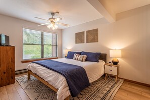 2 bedrooms, internet, bed sheets