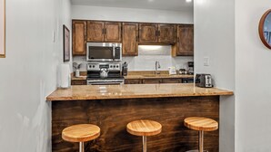 Private kitchen - Renovated 3-Bedroom Condo at Timber Run – Spacious Mountain Retreat with Prime L (Steamboat Springs)