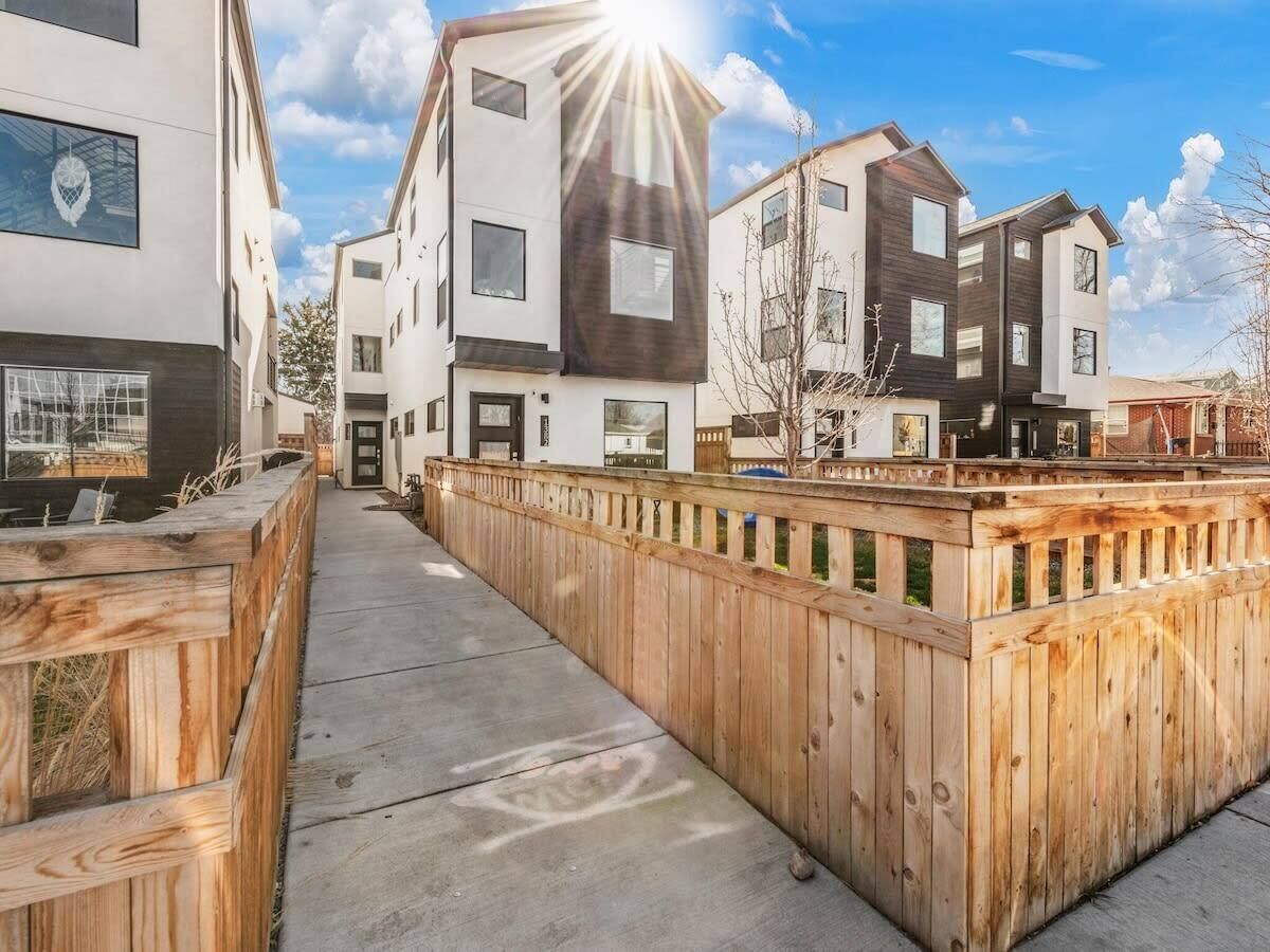 Modern Denver Townhouse close to Sloans Lake