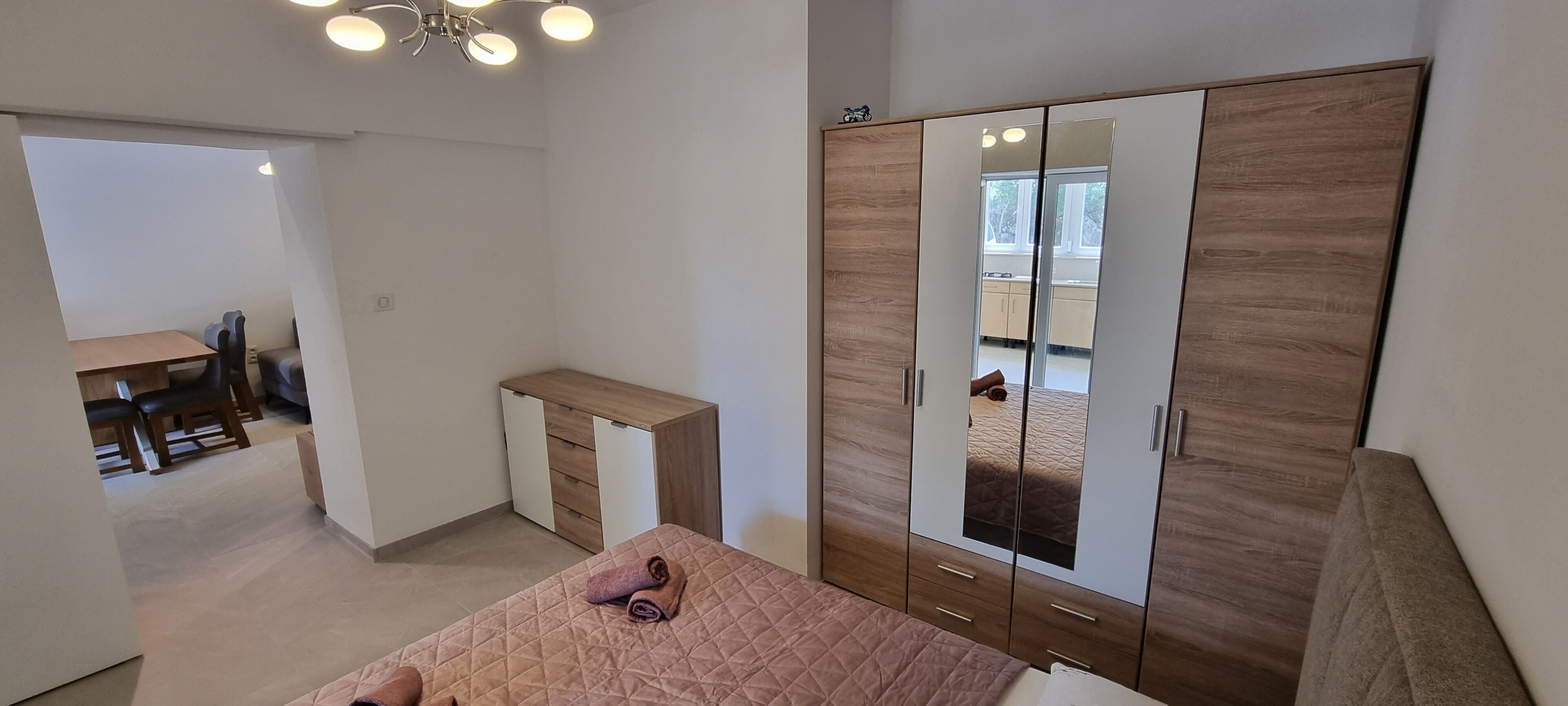 Zimmer mit Schiebetüren