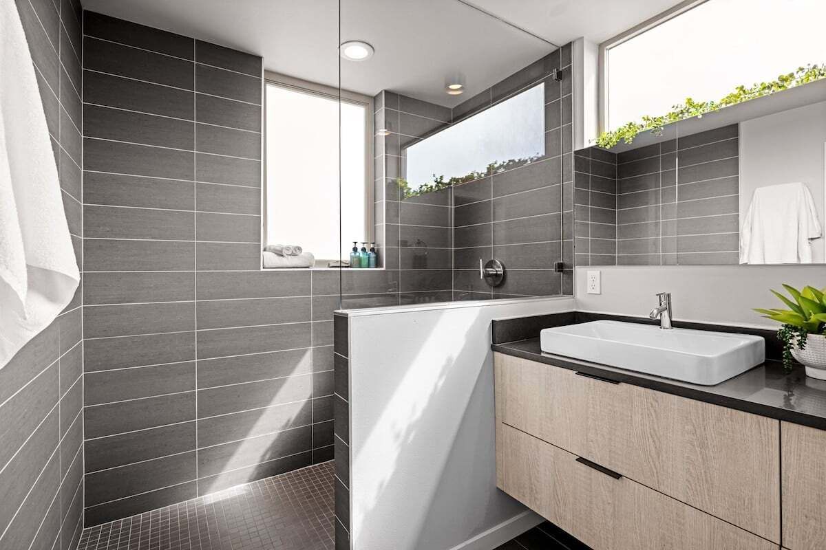 Bathtub, hair dryer, towels