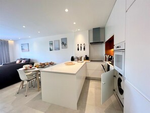 Fridge, microwave, oven, dishwasher - ALBUFEIRA TWINS 1 WITH POOL by HOMING (Albufeira)