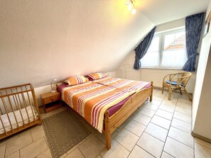 3 Schlafzimmer, Reisekinderbett, WLAN
