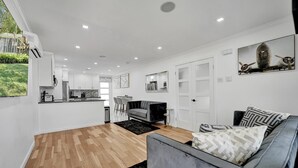 Unclassified image, 3 of 31, button - Luxury 3 bedroom/2 Bathroom Smart home, Las Olas, Fort Lauderdale FL (Fort lauderdale)