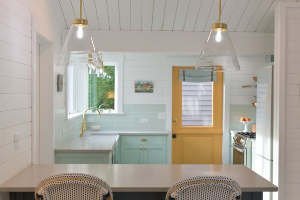 Fridge, oven, stovetop, dishwasher - Scandinavian Cottage by the Sea - Close Walk to Ferry and Town (Bainbridge Island)