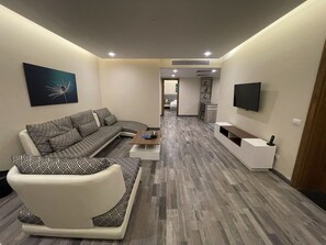 TV - Family Studio King - 5 min away from Airport (Cairo Governorate)
