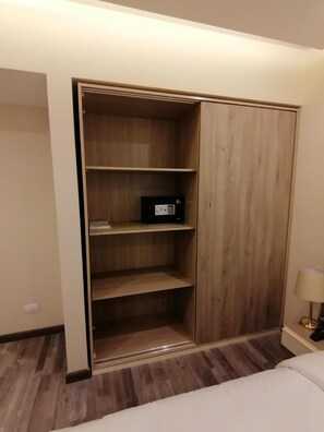 1 bedroom, WiFi - Family Studio King - 5 min away from Airport (Cairo Governorate)