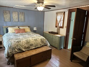 2 Schlafzimmer, Schreibtisch, Bügeleisen/Bügelbrett, kostenloses WLAN