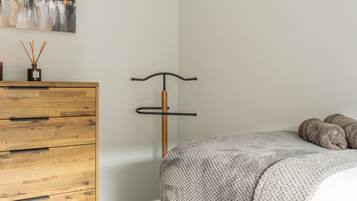 2 bedrooms, iron/ironing board, free WiFi, bed sheets