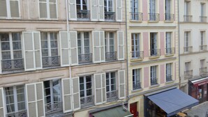 A multi-story building with a storefront named "Compagnie des Glaces."
