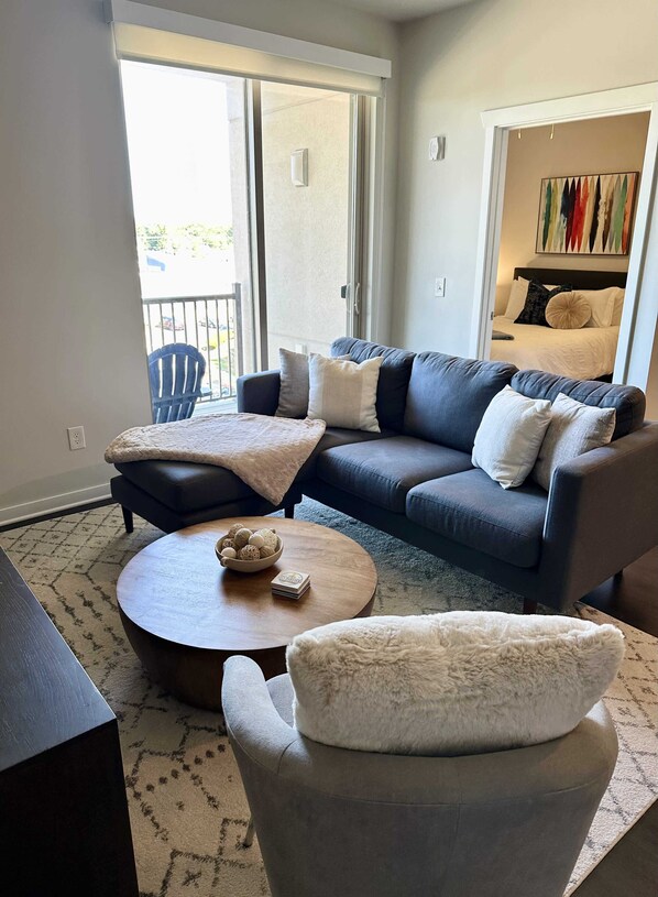 2 bedrooms, desk, iron/ironing board, WiFi