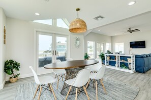 Dining - 2nd row Gulf Views w/ Large Deck, Open Living, Private Bedrooms - Cool & Coastal (Galveston)