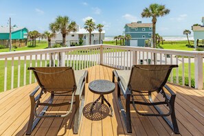 Terrace/patio - 2nd row Gulf Views w/ Large Deck, Open Living, Private Bedrooms - Cool & Coastal (Galveston)