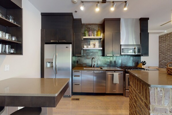 Fridge, microwave, oven, stovetop
