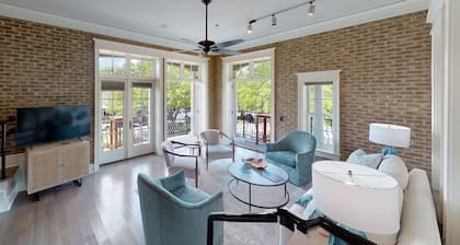 Walk to the beach and Pier Wrap around porch