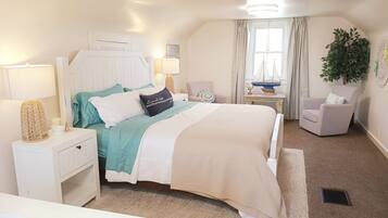 3 bedrooms, desk, iron/ironing board, travel cot