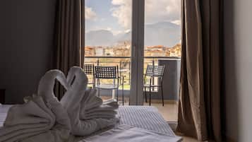 Classic Triple Room | Free WiFi, bed sheets