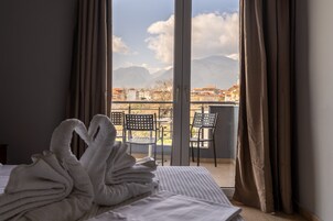 Classic Triple Room | Free WiFi, bed sheets