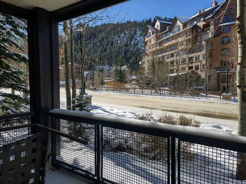 Main Level Private Entry-Steps from slopes