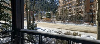 Main Level Private Entry-Steps from slopes